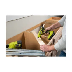 Pack RYOBI Pistolet à Colle 2 Températures 18V One+ RGL18-0 - 1 Batterie 2.5Ah - 1 Chargeur Rapide RC18120-125 -espace-bricolage pack ryobi pistolet a colle 2 temperatures 18v oneplus rgl18 0 1 batterie 25ah 1 chargeur rapide rc18120 125 2